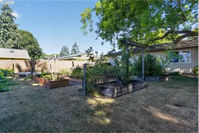 844 NE Baldwin Dr, Hillsboro, OR 97124 - Photo 32
