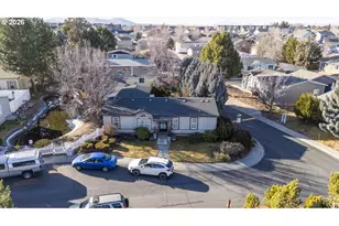 2380 SW Phlox Pond Dr, Redmond, OR 97756 - Photo 2