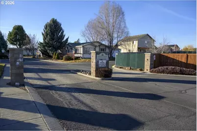 2380 SW Phlox Pond Dr, Redmond, OR 97756 - Photo 24