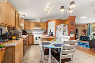 736 Penny Ln, Riddle, OR 97469 - Photo 18