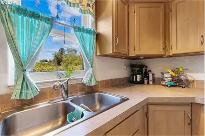 736 Penny Ln, Riddle, OR 97469 - Photo 18
