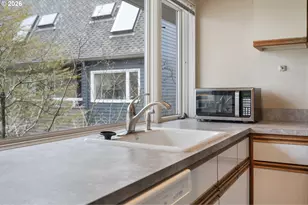 194 N Hayden Bay Dr, Portland, OR 97217 - Photo 34