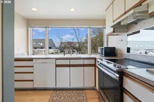194 N Hayden Bay Dr, Portland, OR 97217 - Photo 30