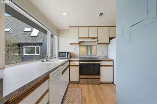 194 N Hayden Bay Dr, Portland, OR 97217 - Photo 32