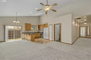 2132 SE 143rd Ave, Portland, OR 97233 - Photo 6