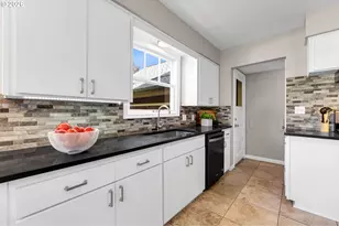 4518 NE Irving St, Portland, OR 97213 - Photo 12