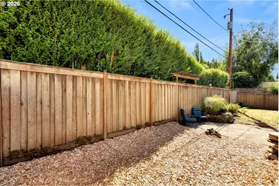 4518 NE Irving St, Portland, OR 97213 - Photo 42