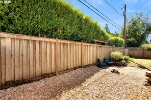 4518 NE Irving St, Portland, OR 97213 - Photo 42