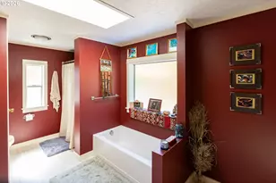 5090 Binns Hill Dr, Hood River, OR 97031 - Photo 32