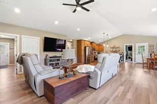 200 Red Hawk Dr, Castle Rock, WA 98611 - Photo 6