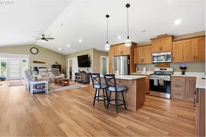 200 Red Hawk Dr, Castle Rock, WA 98611 - Photo 12