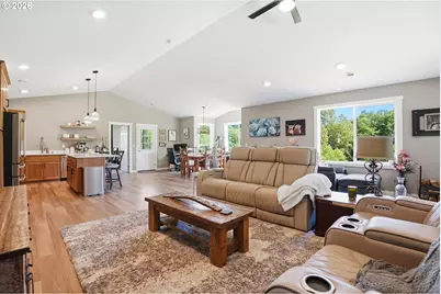 200 Red Hawk Dr, Castle Rock, WA 98611 - Photo 6