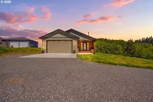 200 Red Hawk Dr, Castle Rock, WA 98611 - Photo 1