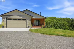 200 Red Hawk Dr, Castle Rock, WA 98611 - Photo 2