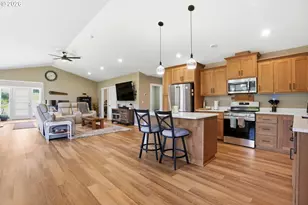200 Red Hawk Dr, Castle Rock, WA 98611 - Photo 14