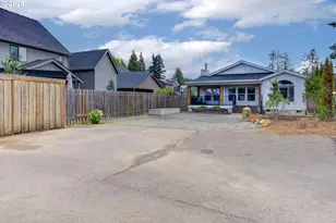 886 SE Bonnie Burke Dr, Estacada, OR 97023 - Photo 2