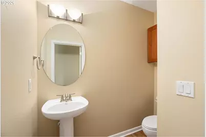 635 NW 24th Ave #6-2, Portland, OR 97210 - Photo 18