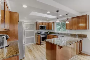 1105 Marylhurst Dr, West Linn, OR 97068 - Photo 10