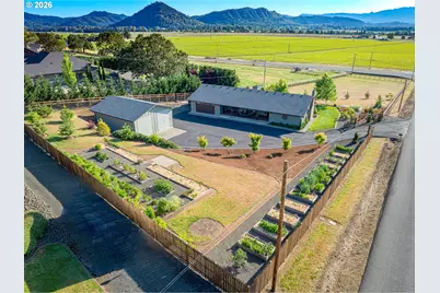 10 Ridgewood Dr, Roseburg, OR 97471 - Photo 1