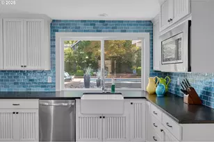 8444 SW 58th Ave, Portland, OR 97219 - Photo 10