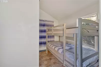 1340 NW 15th St, Lincoln City, OR 97367 - Photo 32