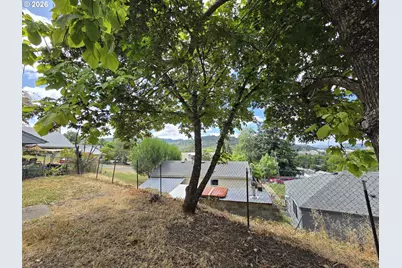 1739 NE Malheur Ave NE, Roseburg, OR 97470 - Photo 8