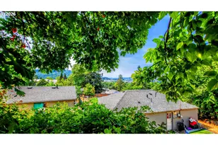 1739 NE Malheur Ave NE, Roseburg, OR 97470 - Photo 4