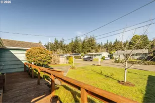 2035 Juniper Ave, Coos Bay, OR 97420 - Photo 4