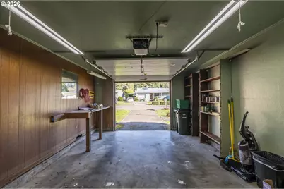 2035 Juniper Ave, Coos Bay, OR 97420 - Photo 26