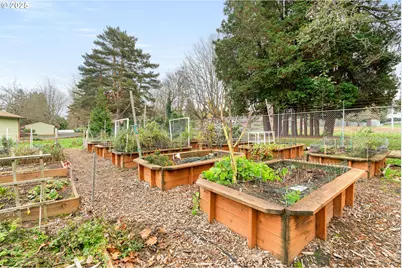 15928 NE Fremont St, Portland, OR 97230 - Photo 36