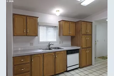 1949 SE Palmquist Rd #121, Gresham, OR 97080 - Photo 6