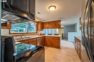 1376 D St, Coos Bay, OR 97420 - Photo 16