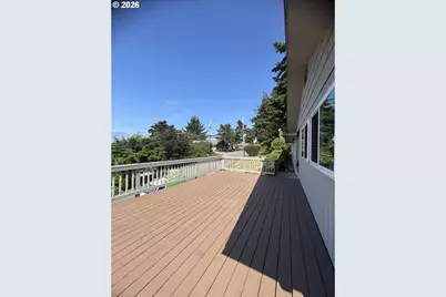 1376 D St, Coos Bay, OR 97420 - Photo 40