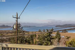 1376 D St, Coos Bay, OR 97420 - Photo 38