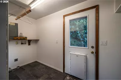 1376 D St, Coos Bay, OR 97420 - Photo 18