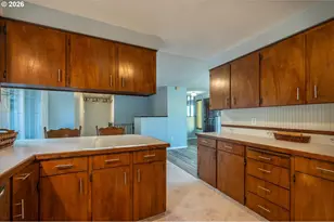 1376 D St, Coos Bay, OR 97420 - Photo 18