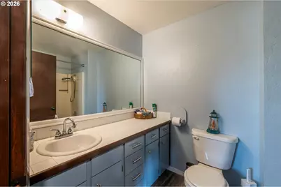 1376 D St, Coos Bay, OR 97420 - Photo 32