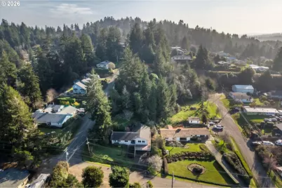 1376 D St, Coos Bay, OR 97420 - Photo 46