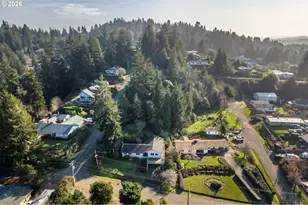 1376 D St, Coos Bay, OR 97420 - Photo 46