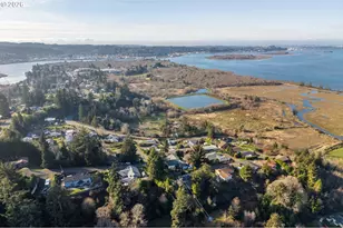 1376 D St, Coos Bay, OR 97420 - Photo 44