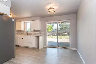 924 NE Central St, Roseburg, OR 97470 - Photo 18