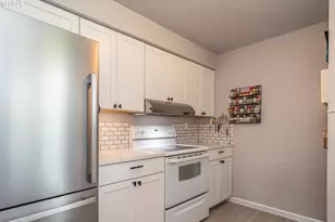 924 NE Central St, Roseburg, OR 97470 - Photo 14