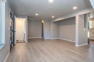 924 NE Central St, Roseburg, OR 97470 - Photo 24