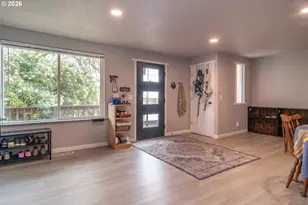 924 NE Central St, Roseburg, OR 97470 - Photo 4