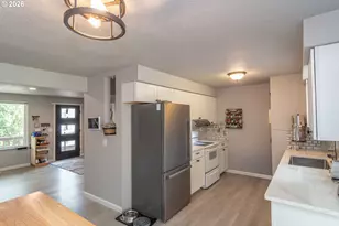 924 NE Central St, Roseburg, OR 97470 - Photo 16