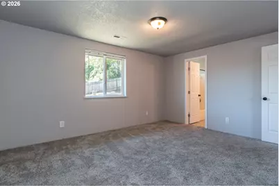 924 NE Central St, Roseburg, OR 97470 - Photo 30