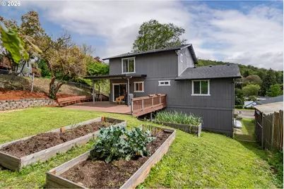 924 NE Central St, Roseburg, OR 97470 - Photo 2