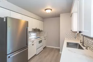 924 NE Central St, Roseburg, OR 97470 - Photo 20