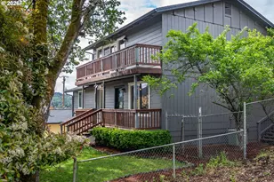924 NE Central St, Roseburg, OR 97470 - Photo 6