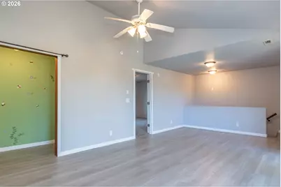 924 NE Central St, Roseburg, OR 97470 - Photo 10